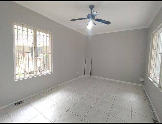 2 BEDROOM TOWNHOUSE FOR SALE IN DAWNCLIFFE